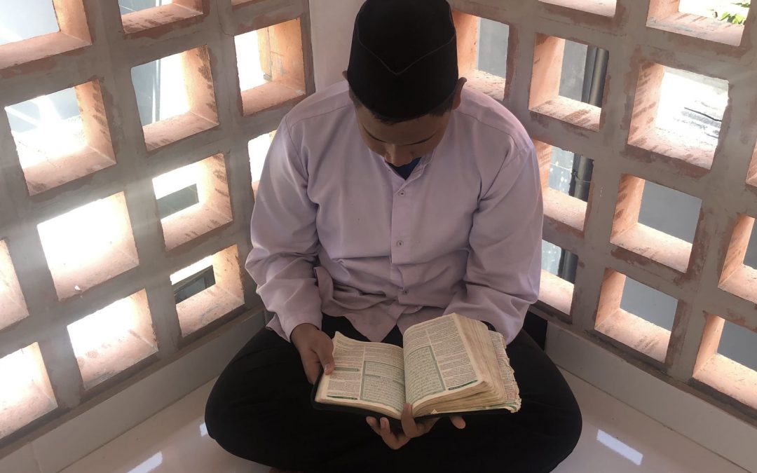 Membaca Surat Al-Kahfi di Malam dan Hari Jumat: Rahasia Cahaya dan Keberkahan Dari Dua Jumat!